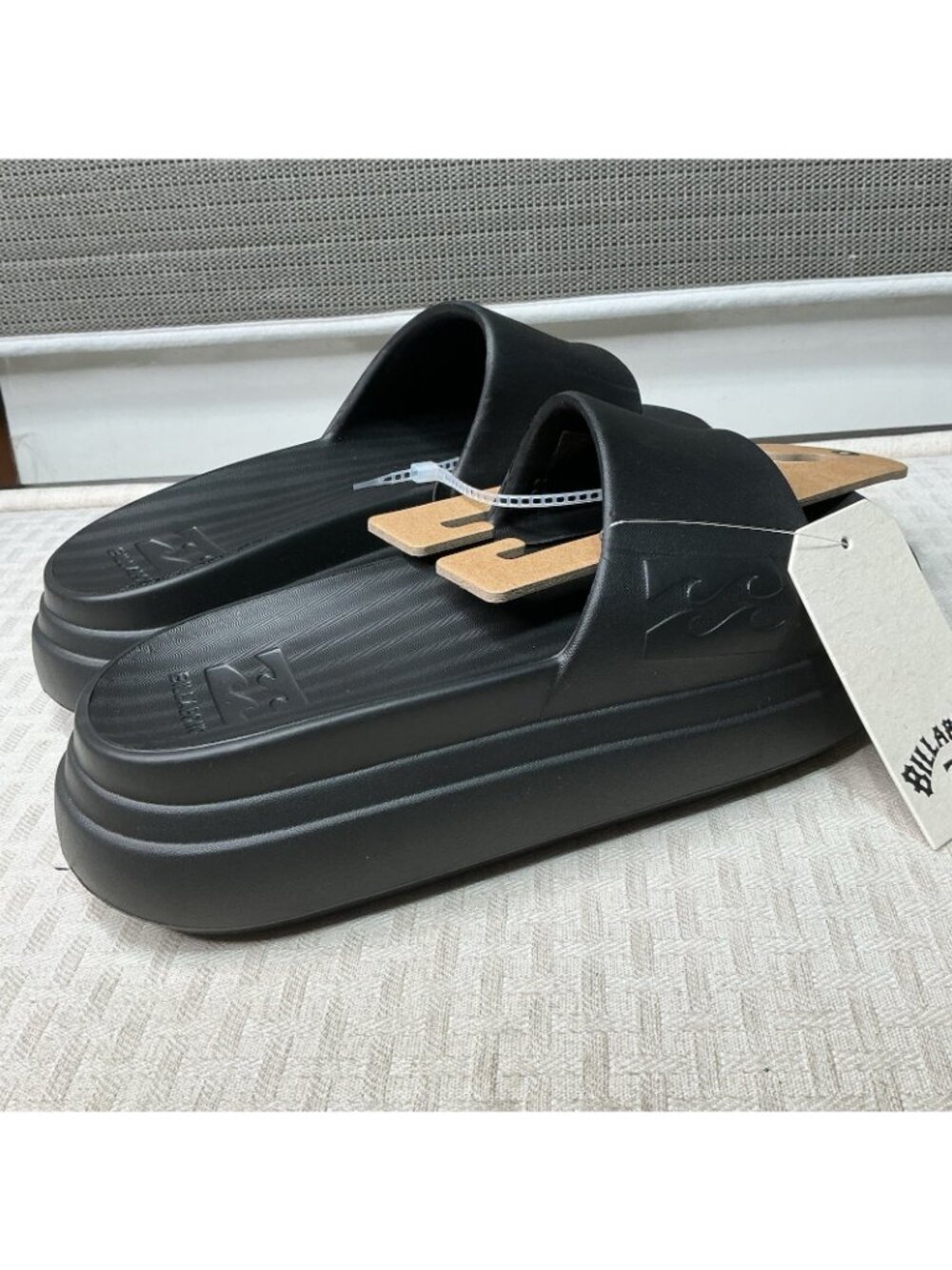Billabong Women Size 8 Black Platform Cushion Slides Sandal Comfort Shoe NEW - Picture 7 of 7